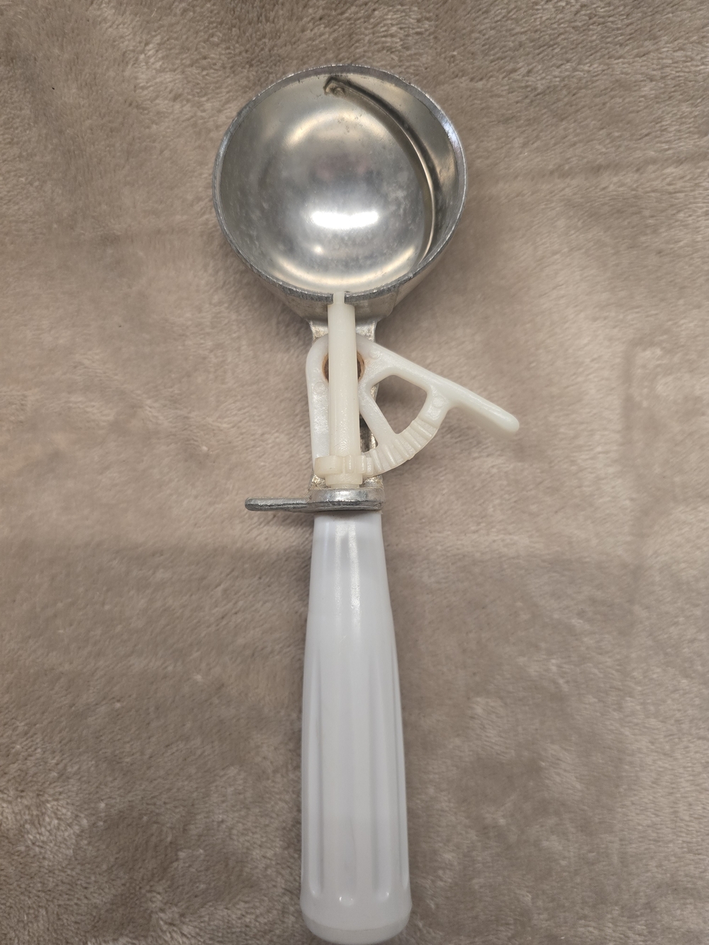 Vintage Ekco trigger-action ice cream scoop